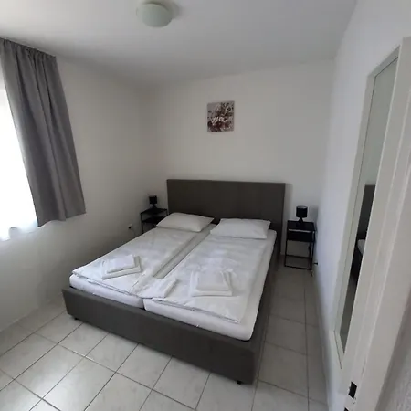 Kaja Apartment *