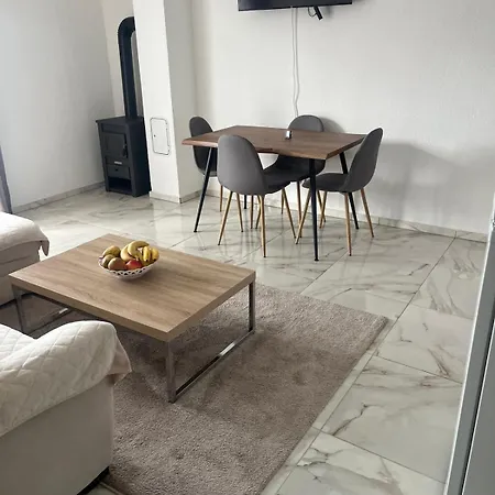 アパート Kaja ノヴィ・ヴィノドロスキー