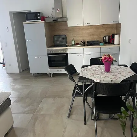 Kaja ノヴィ・ヴィノドロスキー